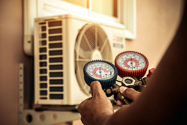 Professional Ac Installation technician working in Woodbury, MN